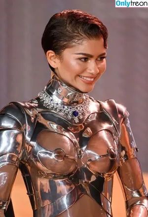 Zendaya nude photo #2787