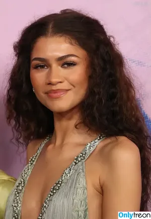 Zendaya nude photo #2816