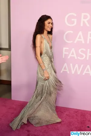 Zendaya nude photo #2818