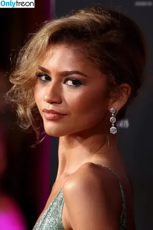 Zendaya nude photo #2833