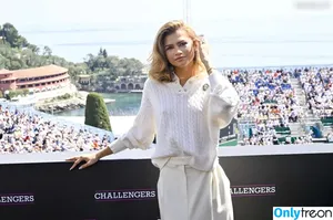 Zendaya nude photo #2898
