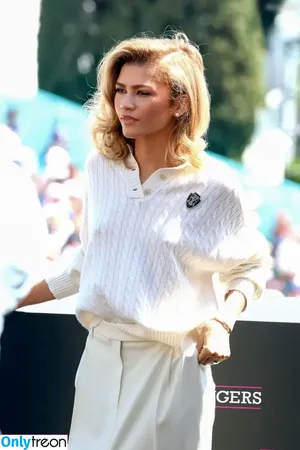 Zendaya nude photo #2912
