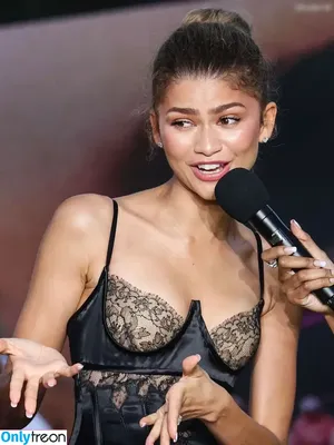 Zendaya nude photo #2919