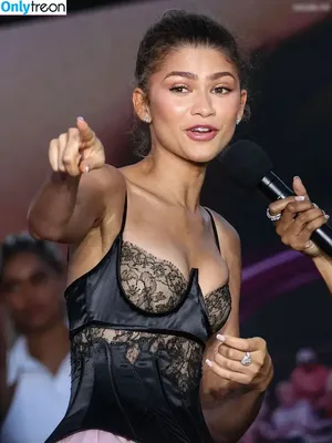 Zendaya nude photo #2924