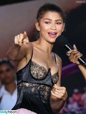 Zendaya nude photo #2926