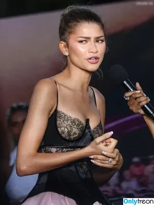 Zendaya nude photo #2927