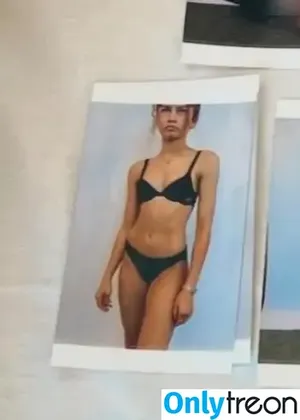 Zendaya nude photo #2958