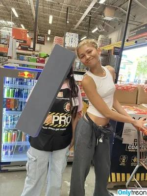 Zendaya nude photo #2973