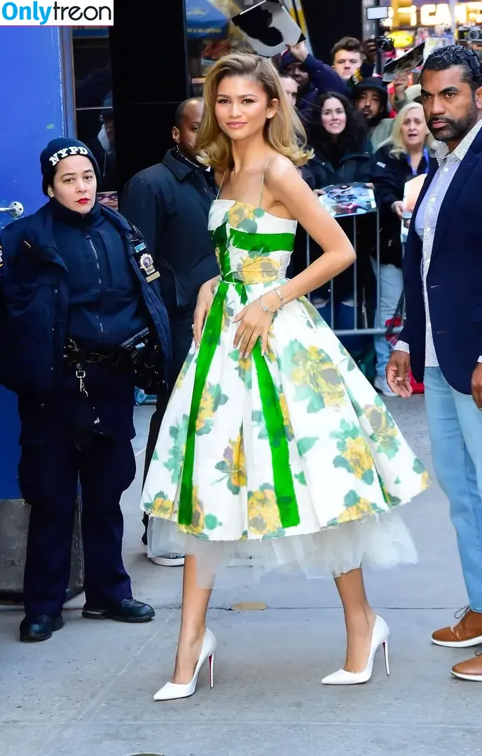 Zendaya nude photo #2084 (Zendaya)