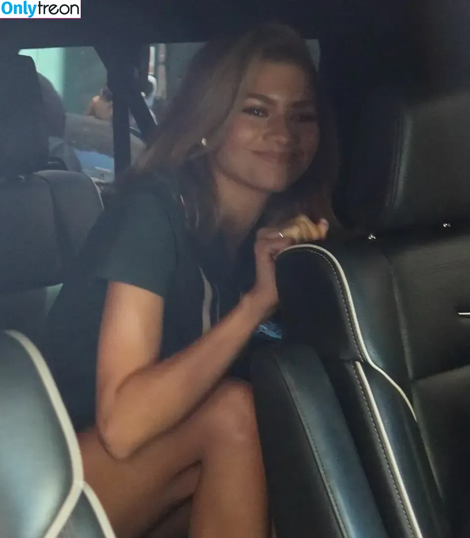 Zendaya nude photo #2132 (Zendaya)