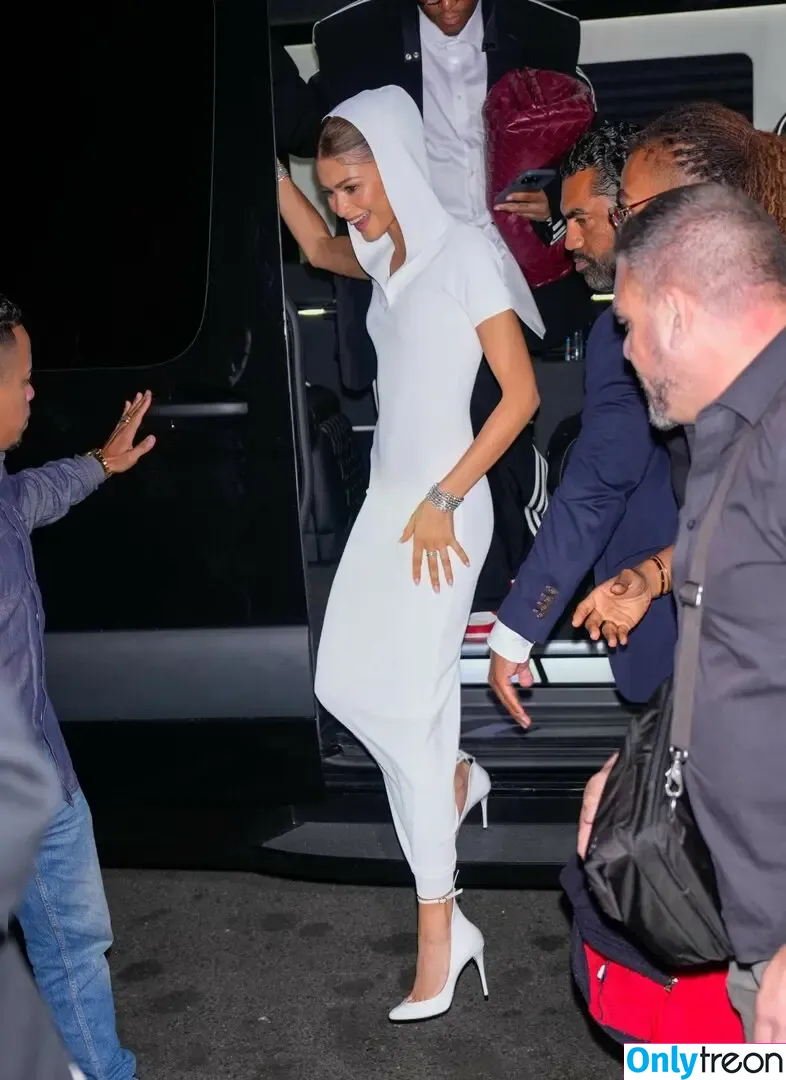 Zendaya nude photo #2160 (Zendaya)