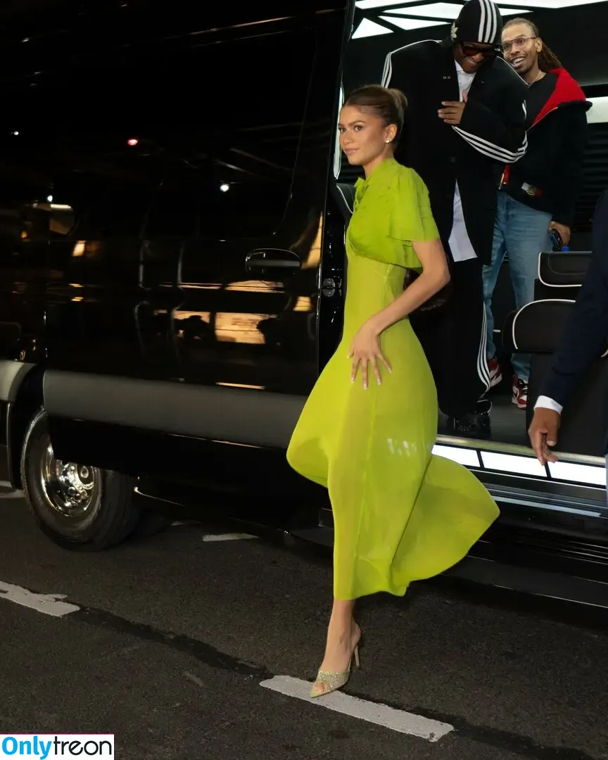 Zendaya nude photo #2170 (Zendaya)