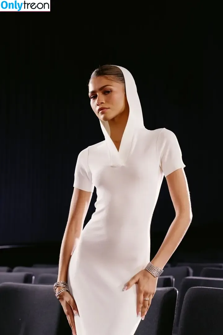 Zendaya nude photo #2190 (Zendaya)