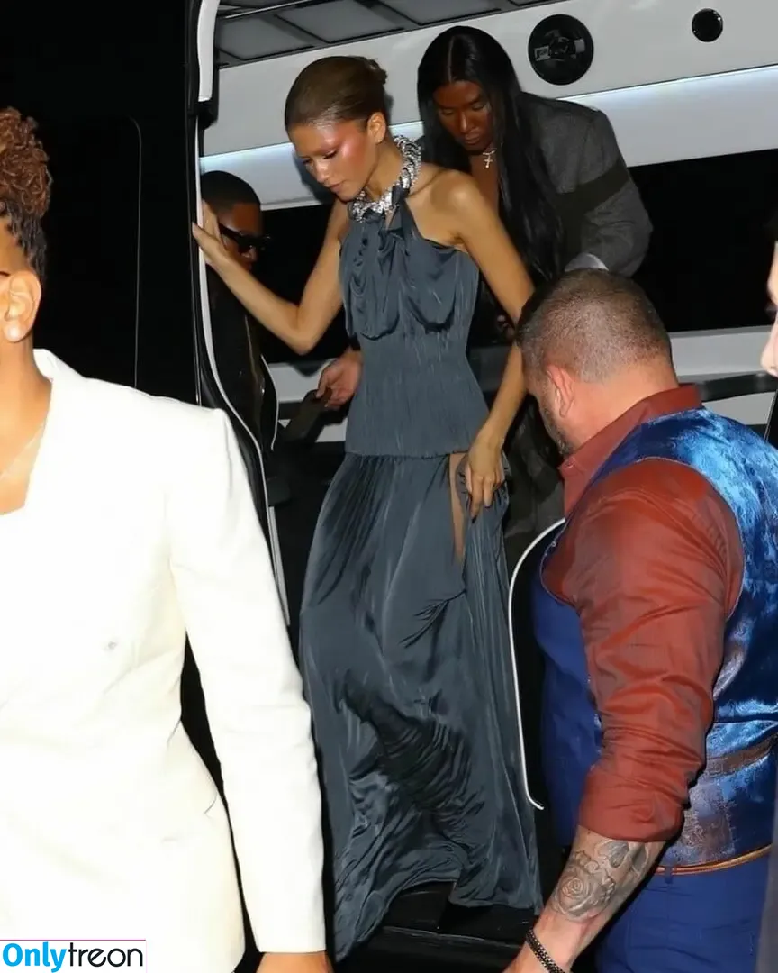 Zendaya nude photo #2328 (Zendaya)