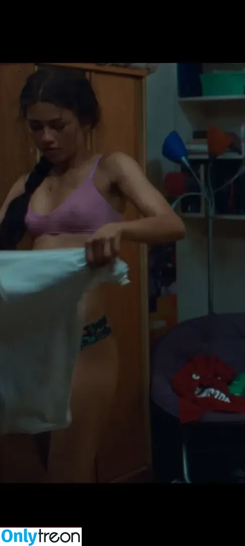 Zendaya nude photo #2423 (Zendaya)