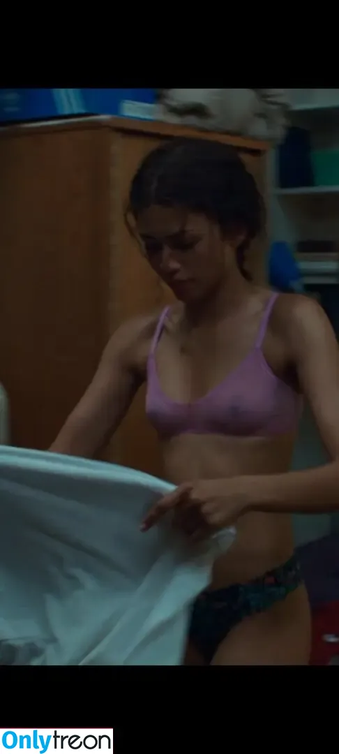 Zendaya nude photo #2435 (Zendaya)