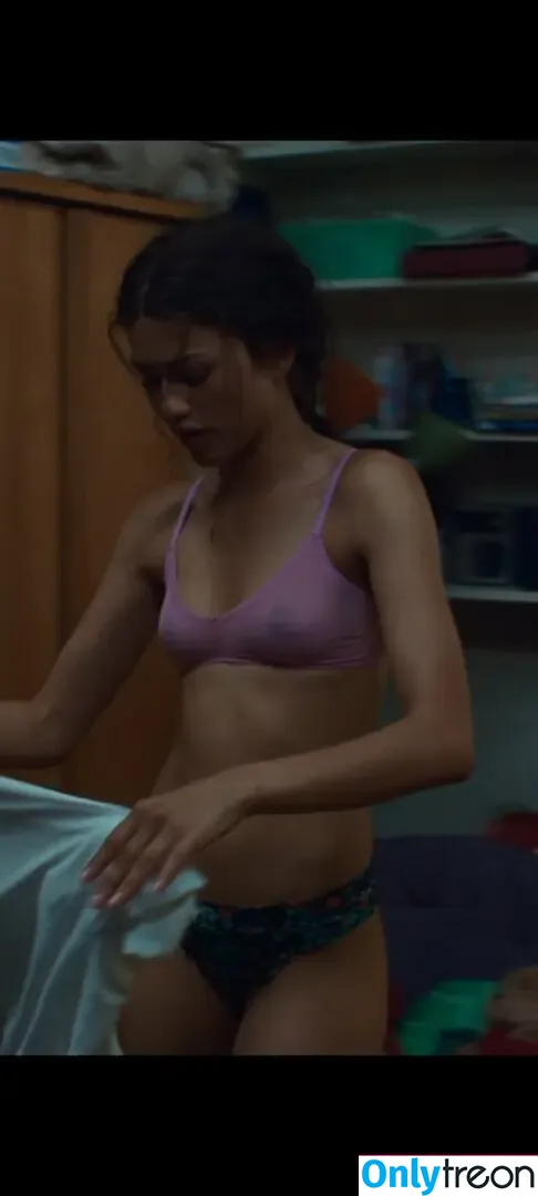 Zendaya nude photo #2436 (Zendaya)