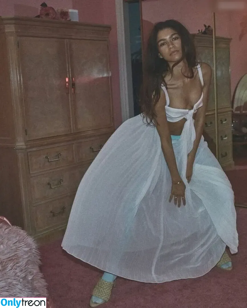 Zendaya nude photo #2492 (Zendaya)