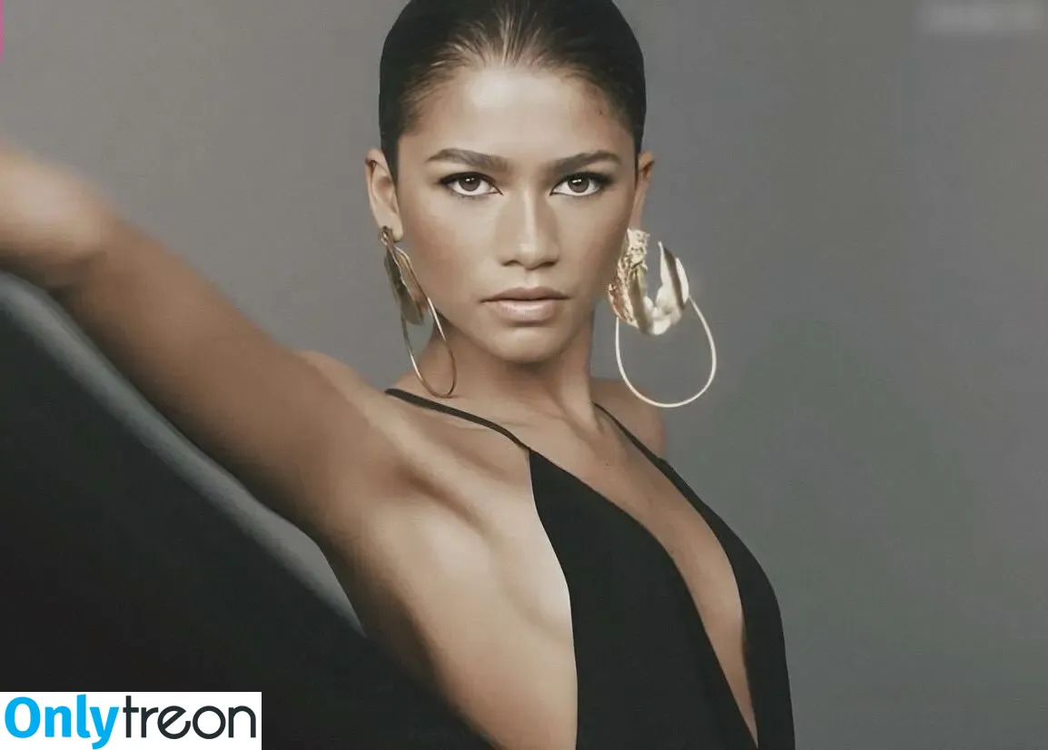 Zendaya nude photo #2603 (Zendaya)
