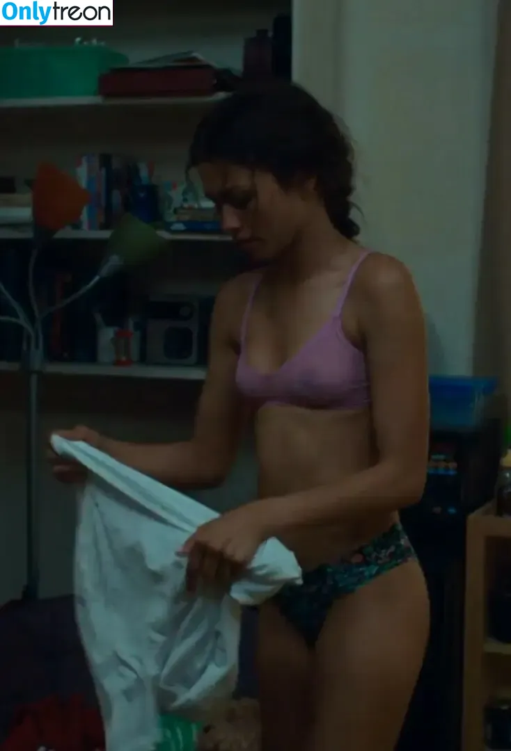 Zendaya nude photo #2606 (Zendaya)