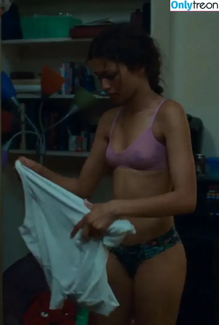 Zendaya nude photo #2607 (Zendaya)