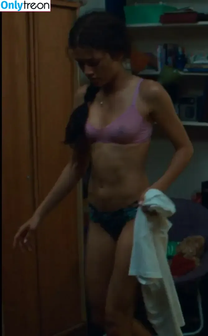 Zendaya nude photo #2614 (Zendaya)
