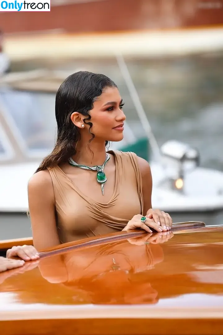 Zendaya nude photo #2652 (Zendaya)