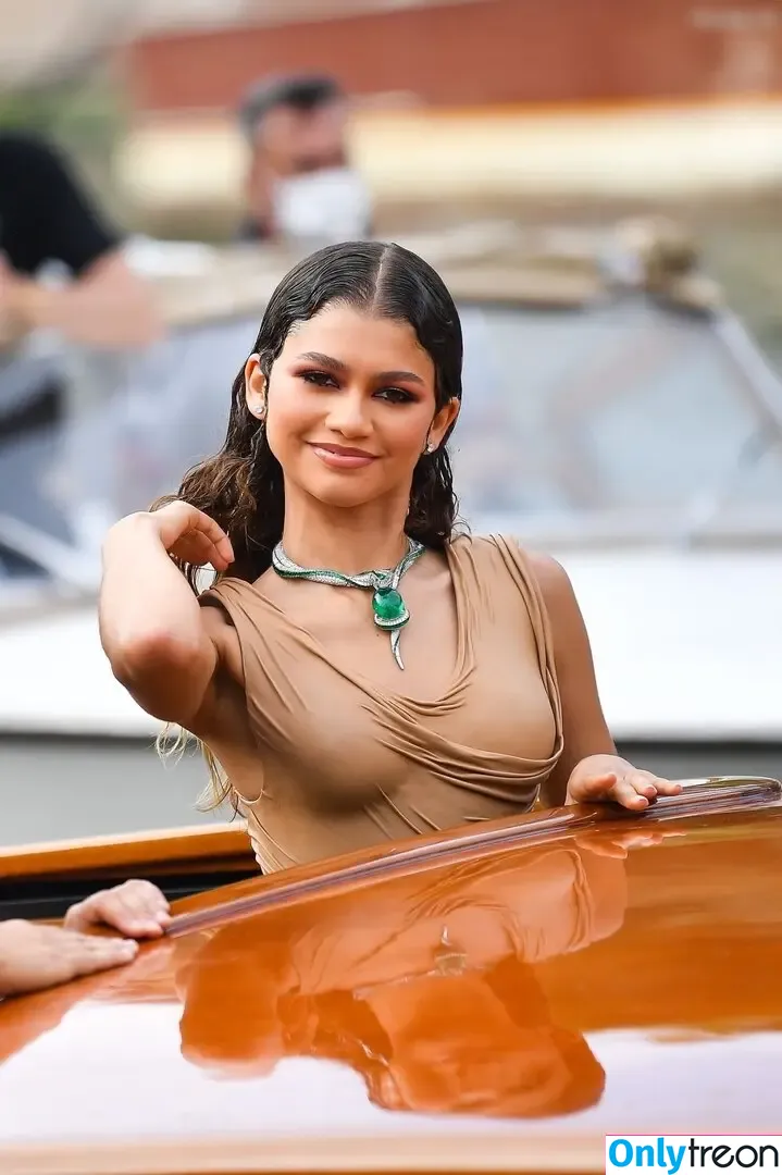 Zendaya nude photo #2653 (Zendaya)