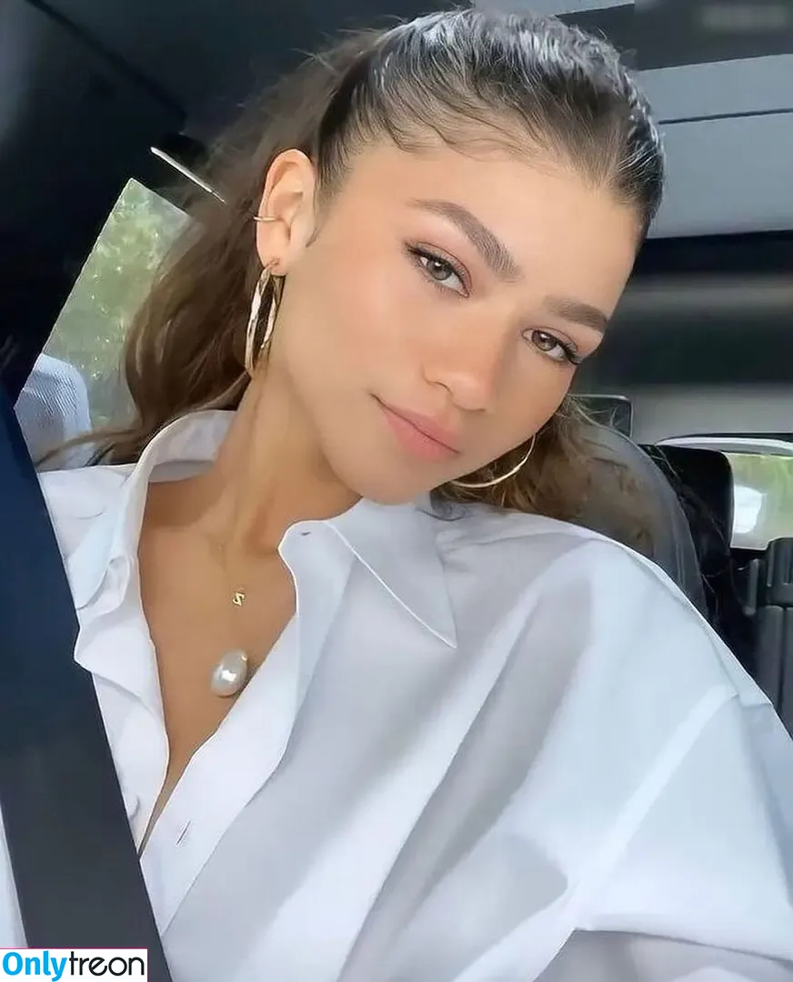 Zendaya nude photo #2657 (Zendaya)
