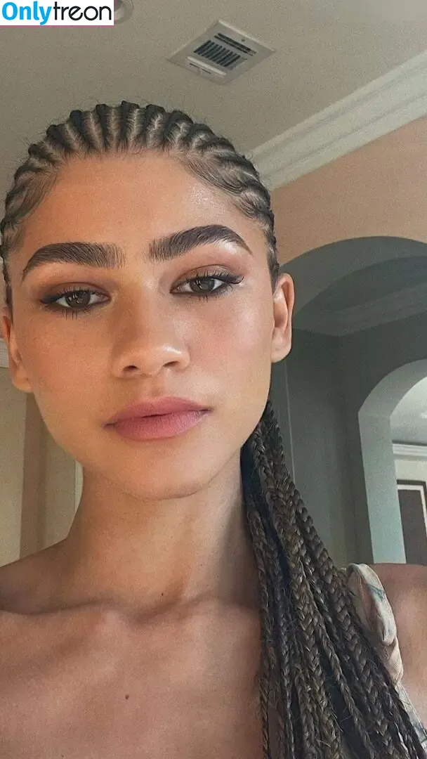 Zendaya nude photo #2668 (Zendaya)