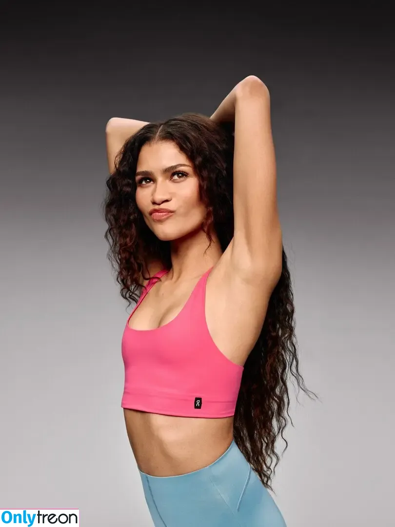 Zendaya nude photo #2698 (Zendaya)