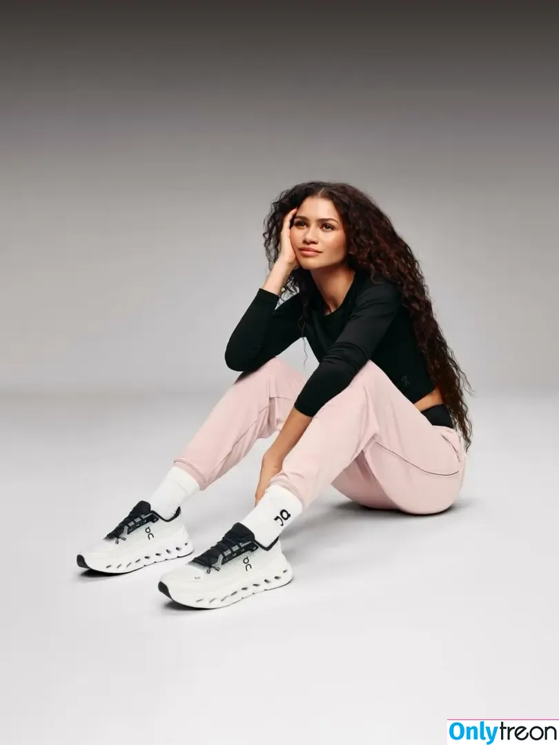 Zendaya nude photo #2707 (Zendaya)