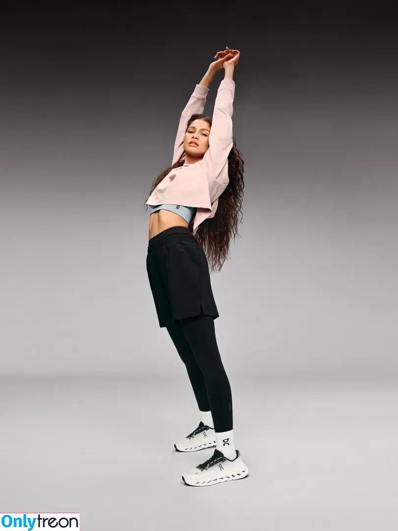 Zendaya nude photo #2712 (Zendaya)