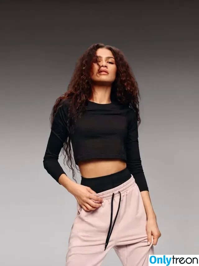 Zendaya nude photo #2714 (Zendaya)