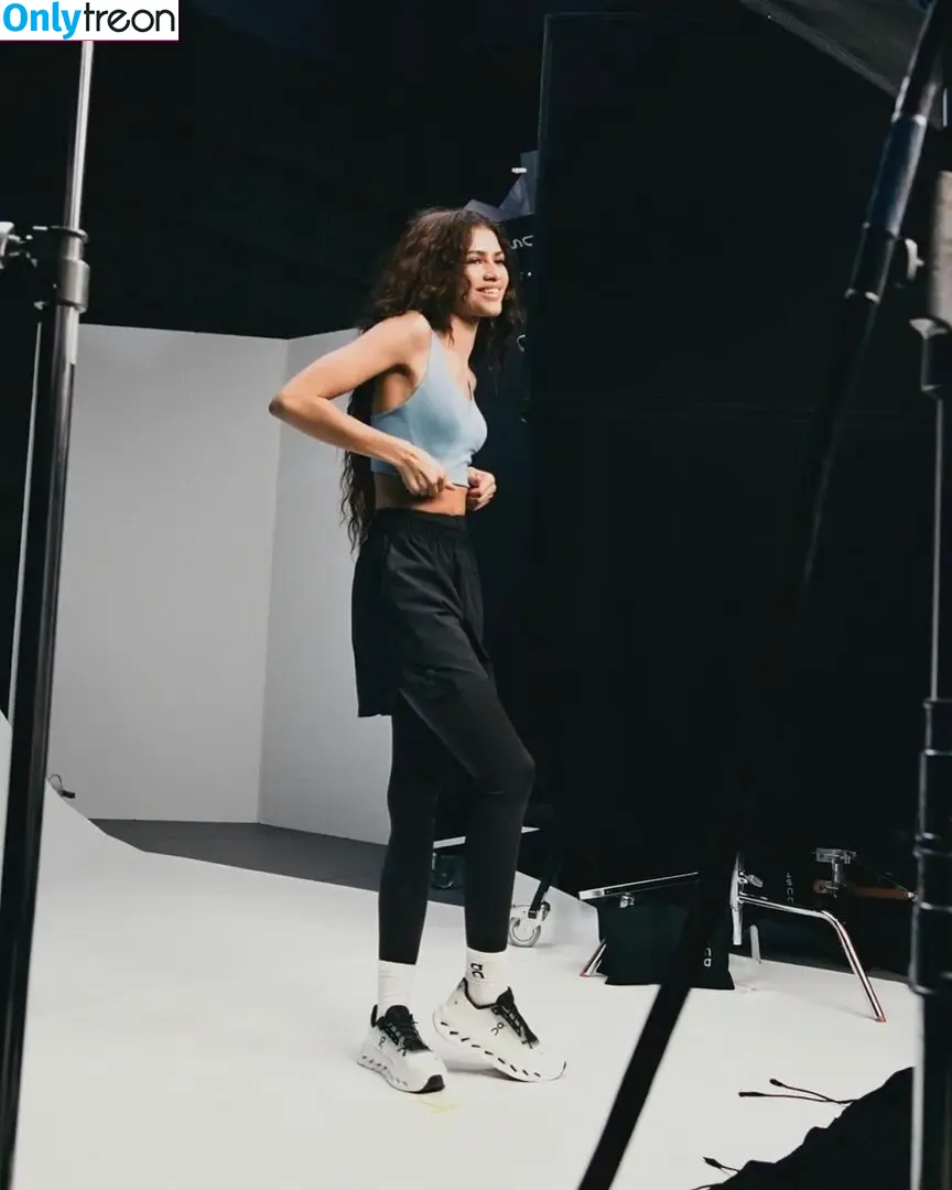 Zendaya nude photo #2719 (Zendaya)