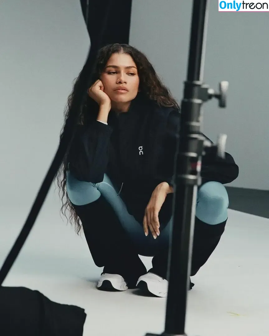 Zendaya nude photo #2720 (Zendaya)