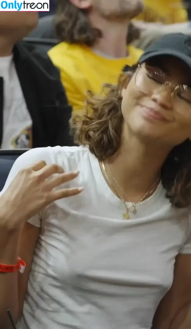 Zendaya nude photo #2725 (Zendaya)