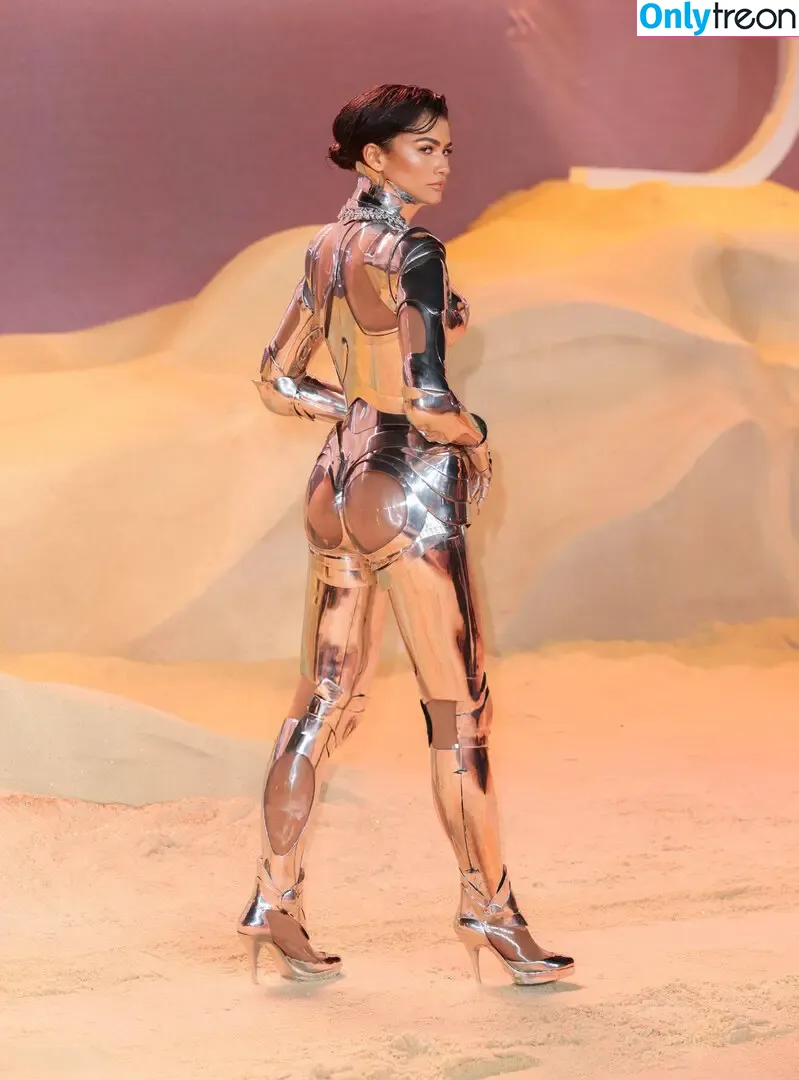 Zendaya nude photo #2778 (Zendaya)