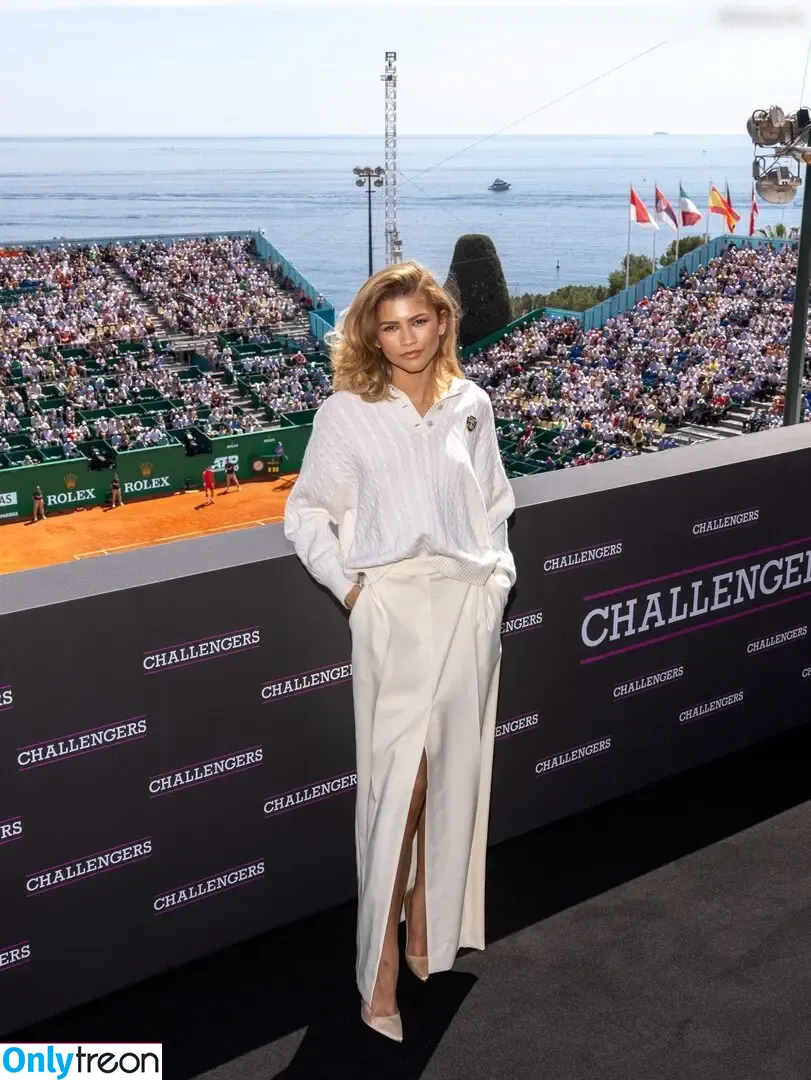 Zendaya nude photo #2897 (Zendaya)