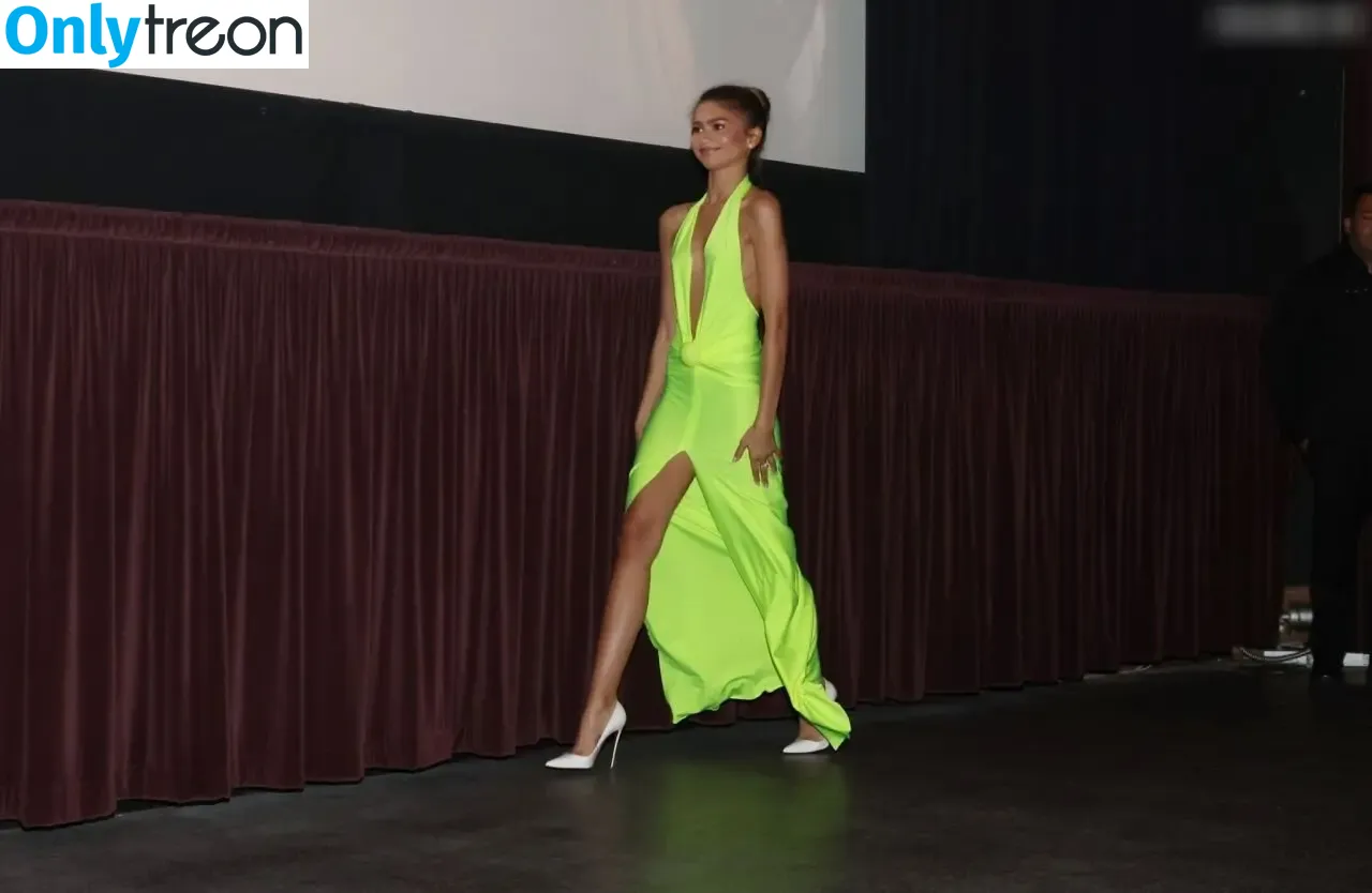 Zendaya nude photo #2931 (Zendaya)