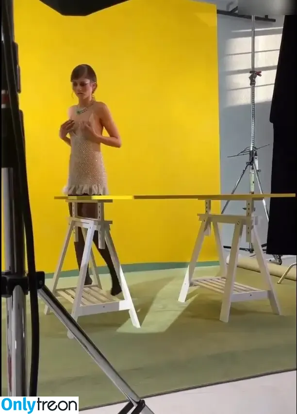 Zendaya nude photo #2936 (Zendaya)