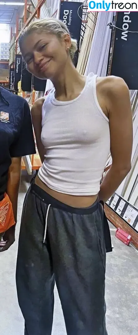 Zendaya nude photo #2948 (Zendaya)