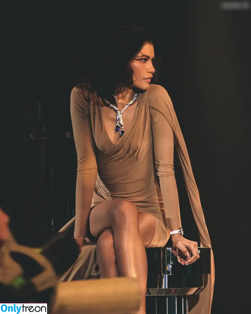 Zendaya nude photo #2997 (Zendaya)
