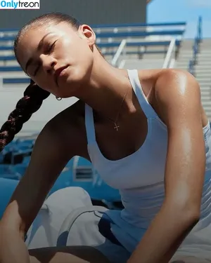 Zendaya nude photo #3000