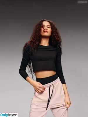 Zendaya nude photo #3001
