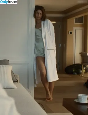 Zendaya nude photo #3010
