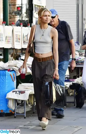 Zendaya nude photo #3023