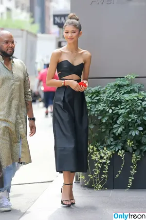Zendaya nude photo #3027