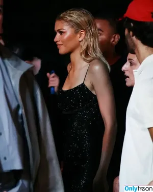 Zendaya nude photo #3044