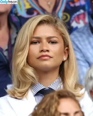 Zendaya nude photo #3054